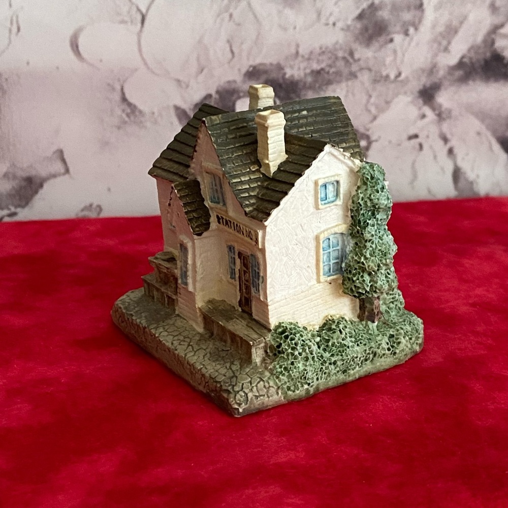 Collectible Vintage Pony Express Station No. 9 Miniature - Picture 5 of 8